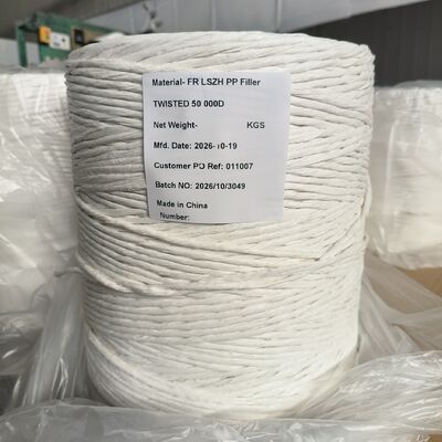 witte kabel voor de interne vulling van een kabel.